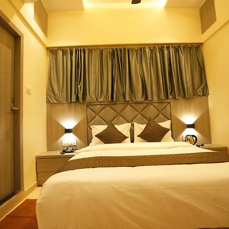 Hotel Boston Мумбаи Экстерьер фото