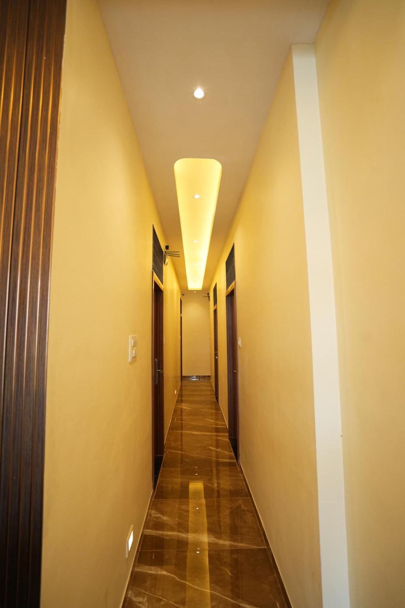 Hotel Boston Мумбаи Экстерьер фото