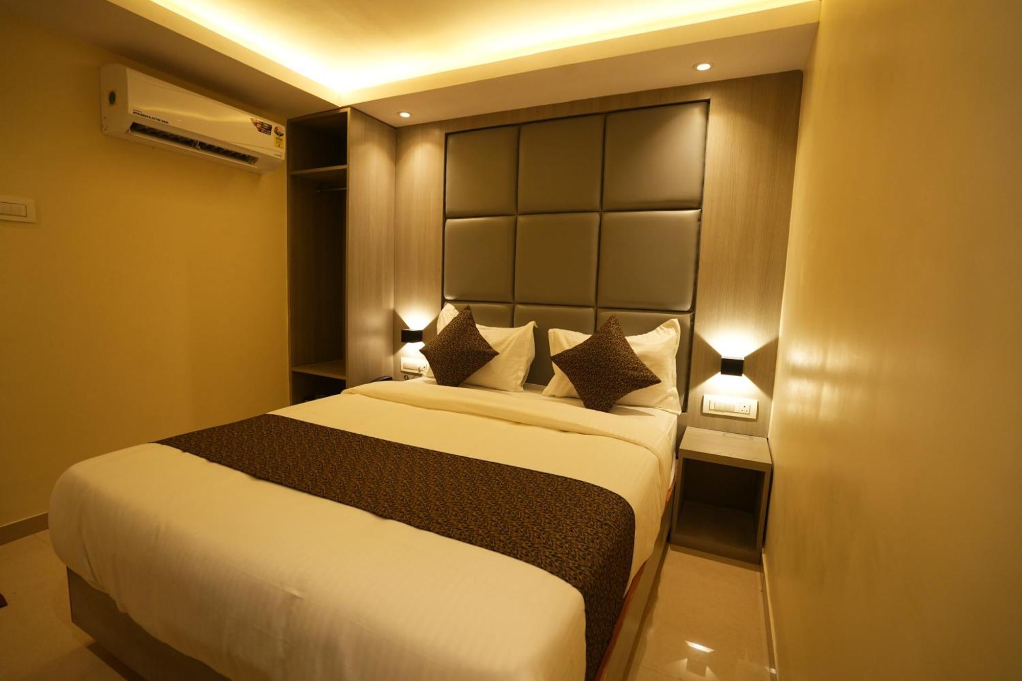 Hotel Boston Мумбаи Экстерьер фото