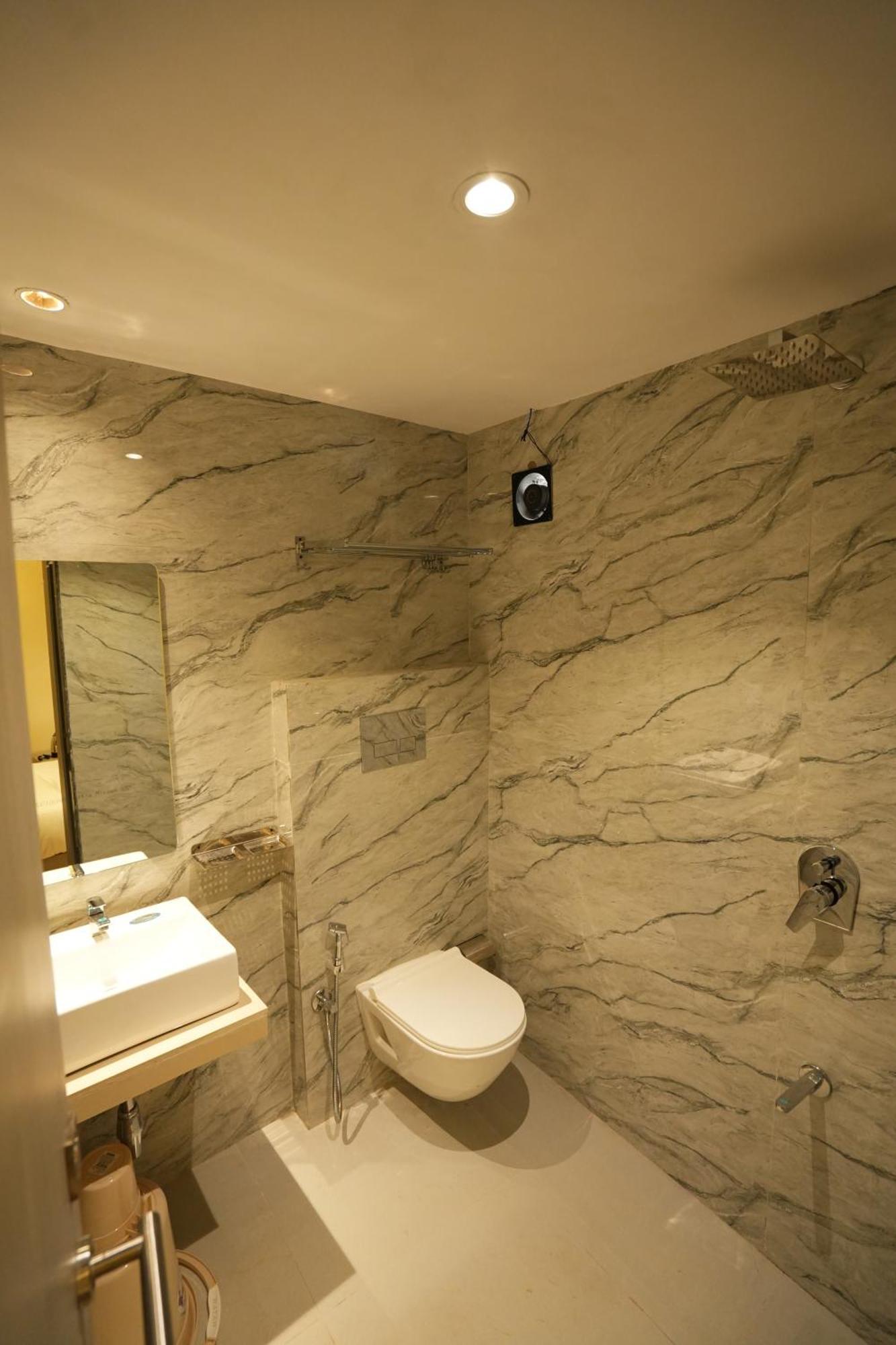 Hotel Boston Мумбаи Экстерьер фото