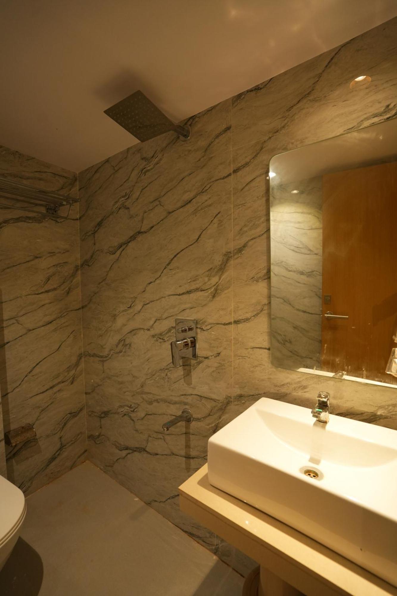 Hotel Boston Мумбаи Экстерьер фото