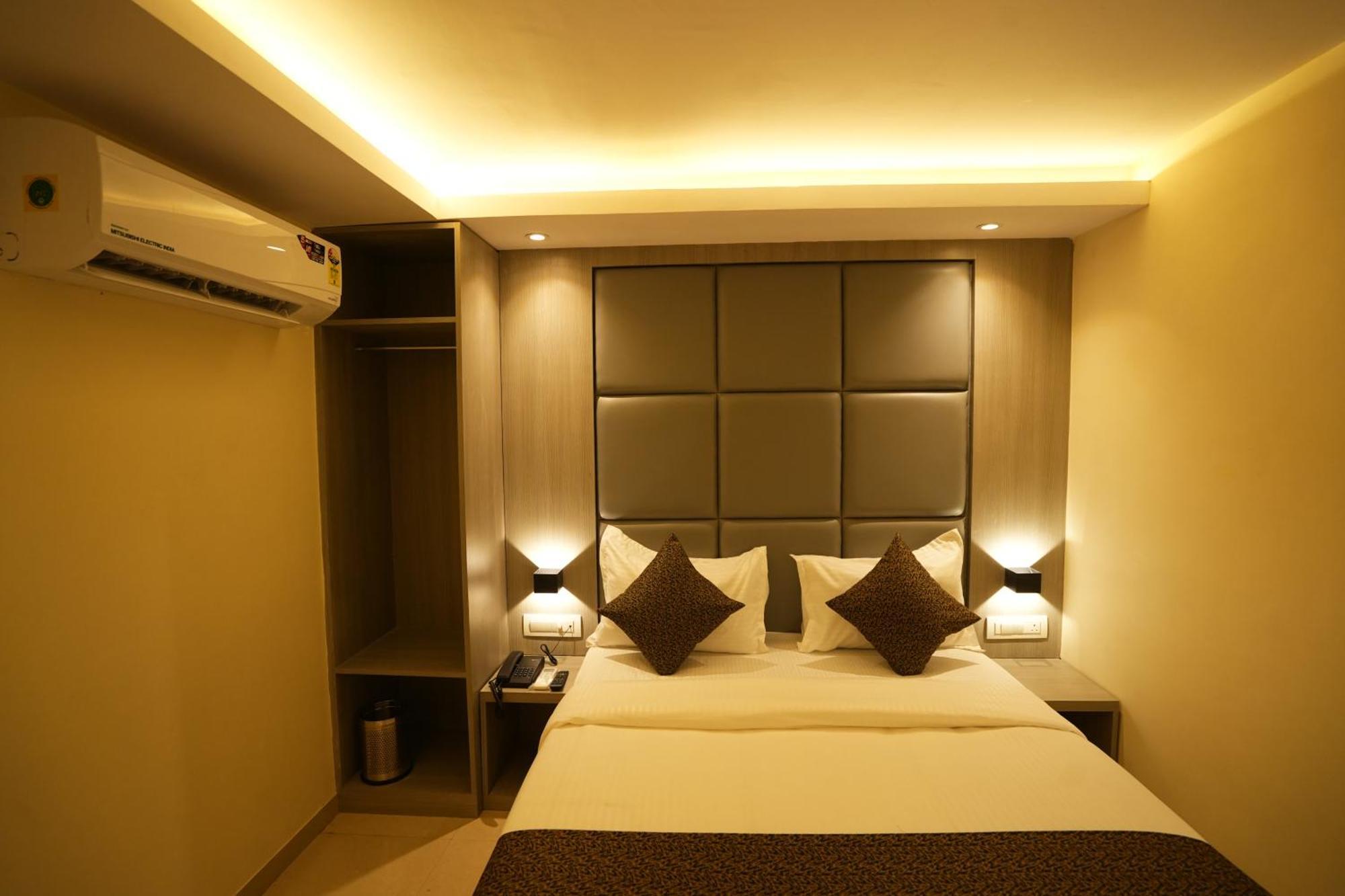 Hotel Boston Мумбаи Экстерьер фото