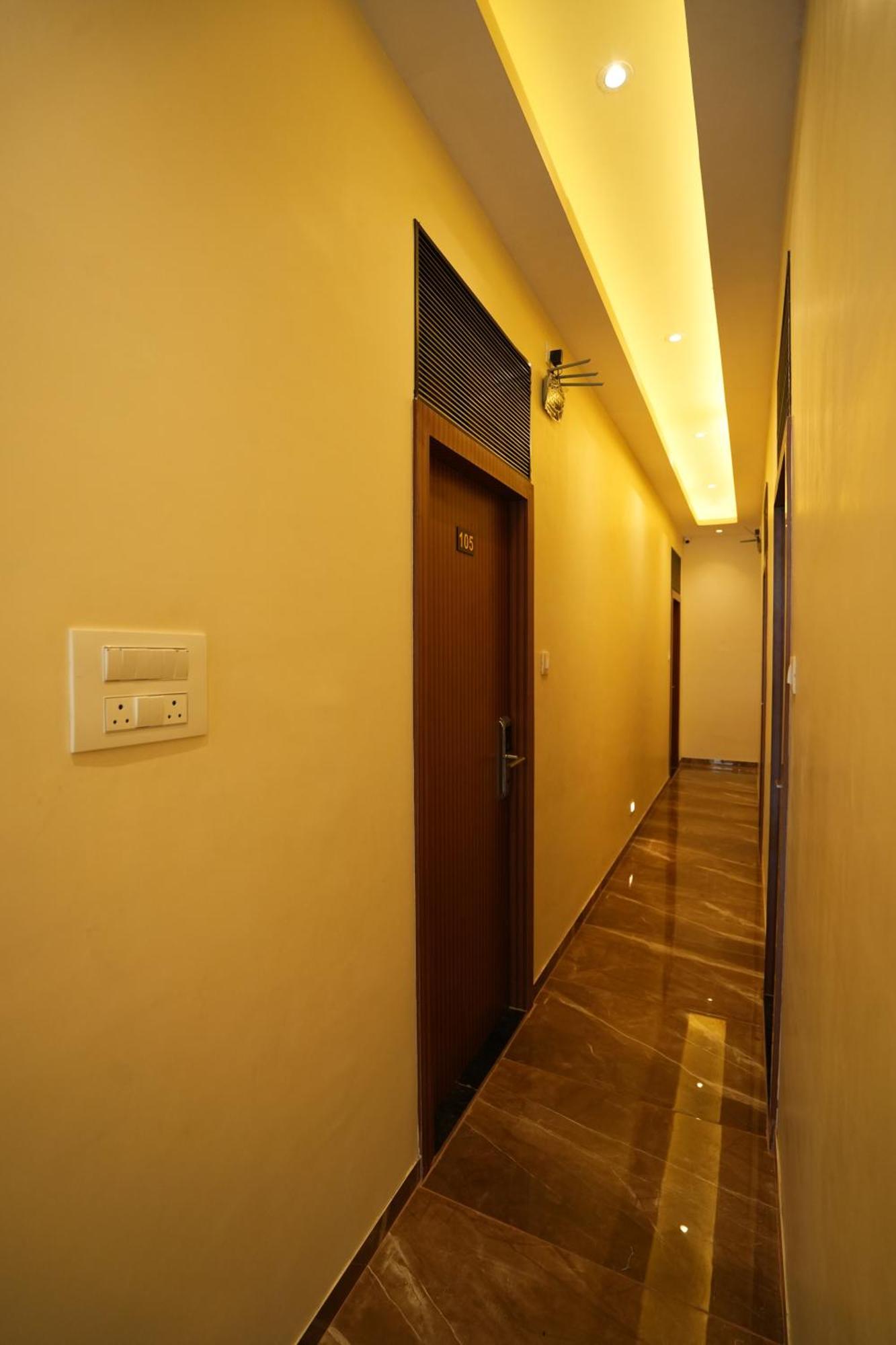 Hotel Boston Мумбаи Экстерьер фото