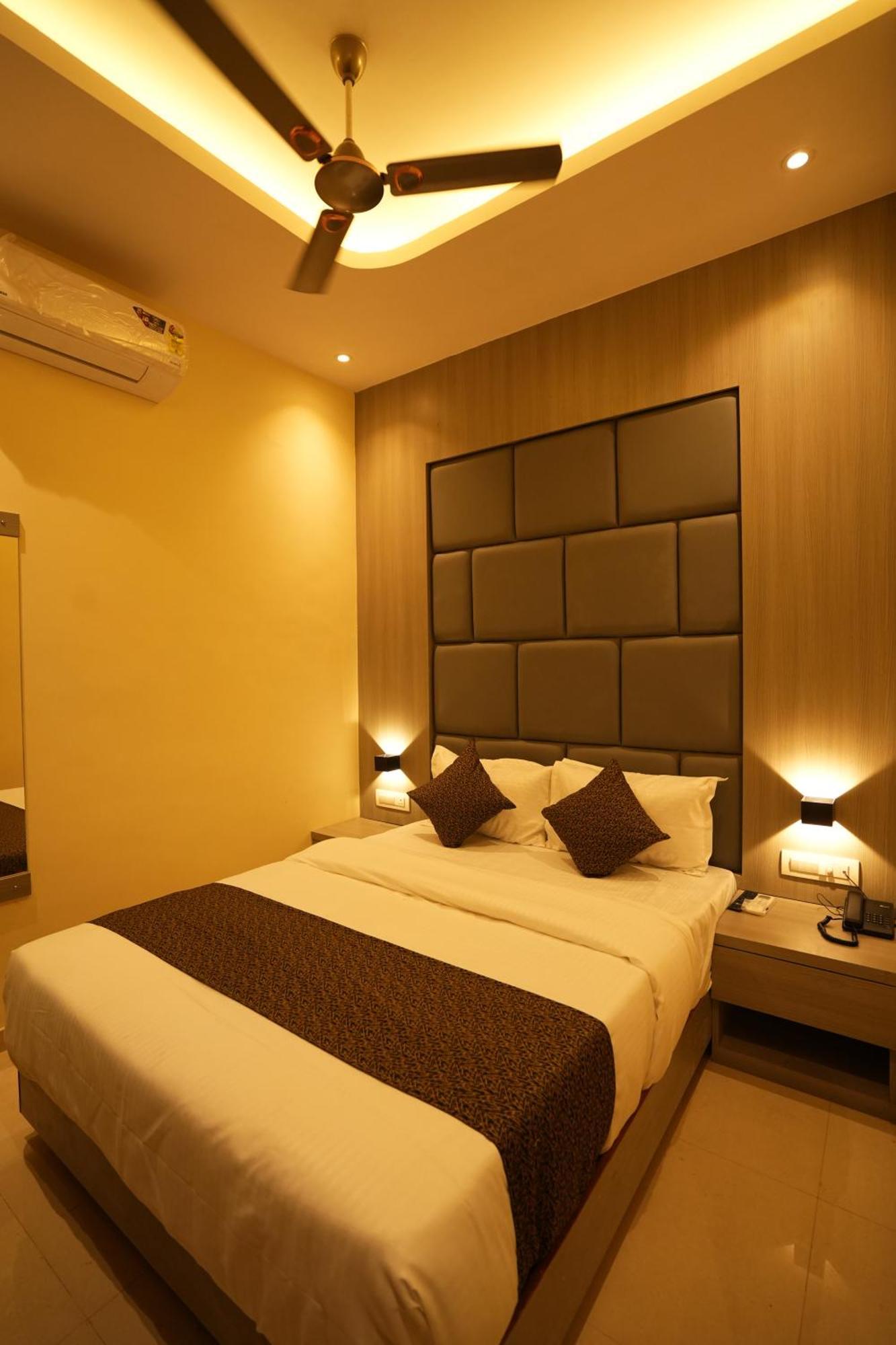 Hotel Boston Мумбаи Экстерьер фото